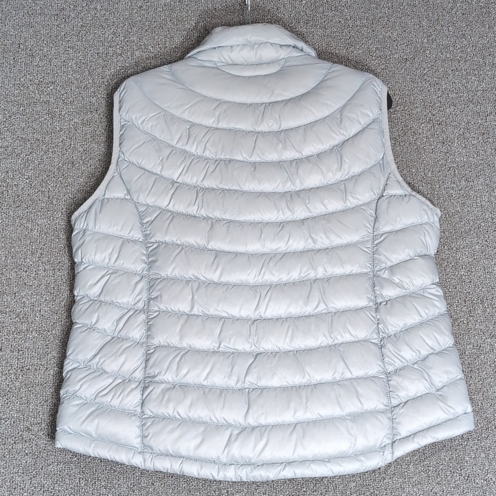 L.L. Bean Downtek Puffer Vest Size Large-Reg In Bluish-Silver Stowaway Pocket - Picture 5 of 12